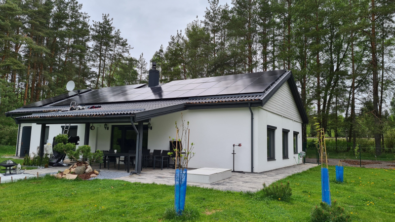 Saulės elektrinė ant privataus namo